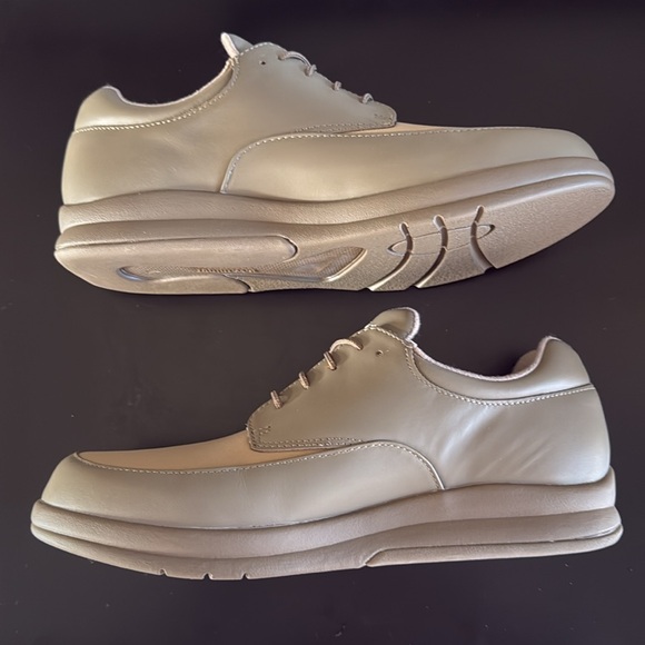 P.W. Minor Women's Pleasure Lace-Up Flat - Picture 7 of 10